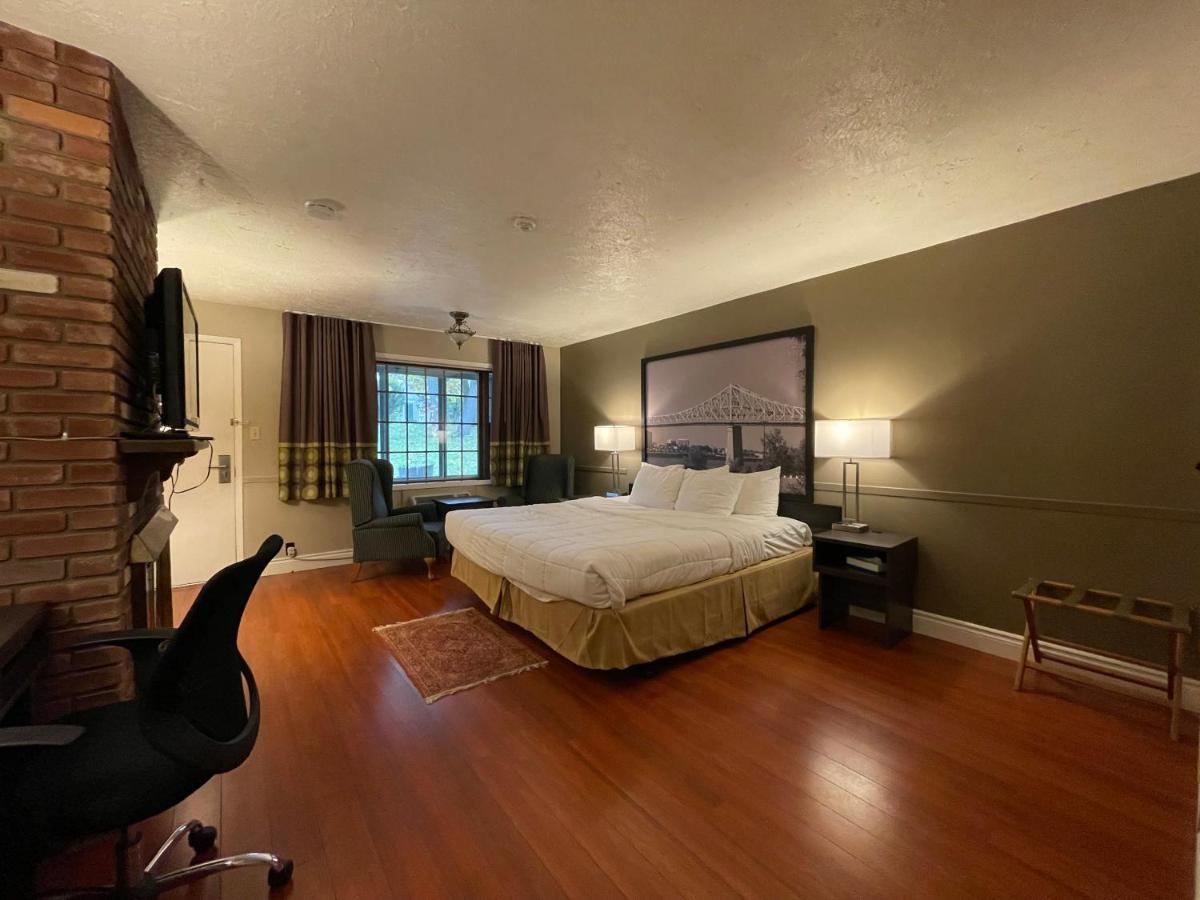 Super 8 By Wyndham Gananoque - Country Squire Resort Eksteriør billede