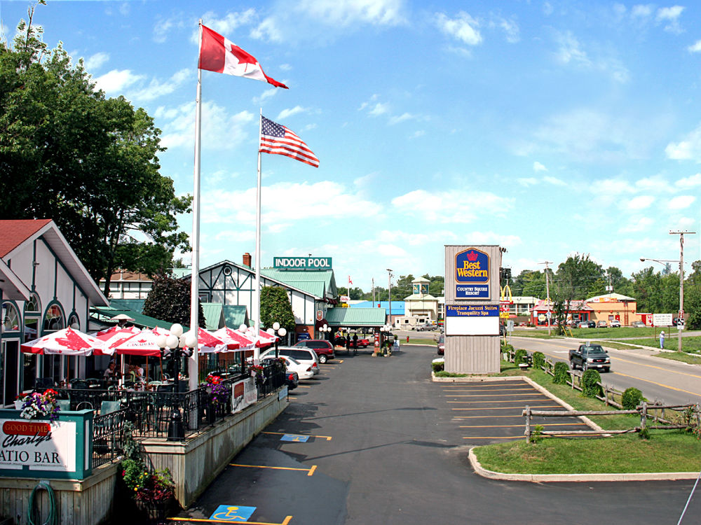 Super 8 By Wyndham Gananoque - Country Squire Resort Eksteriør billede